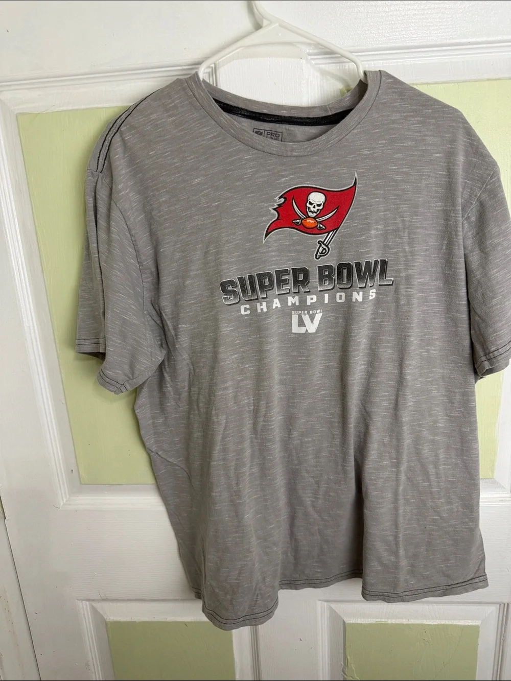 (2357) Fanatics Gray Tampa Bay Buccaneers Super Bowl Champions Tee, Size: XL